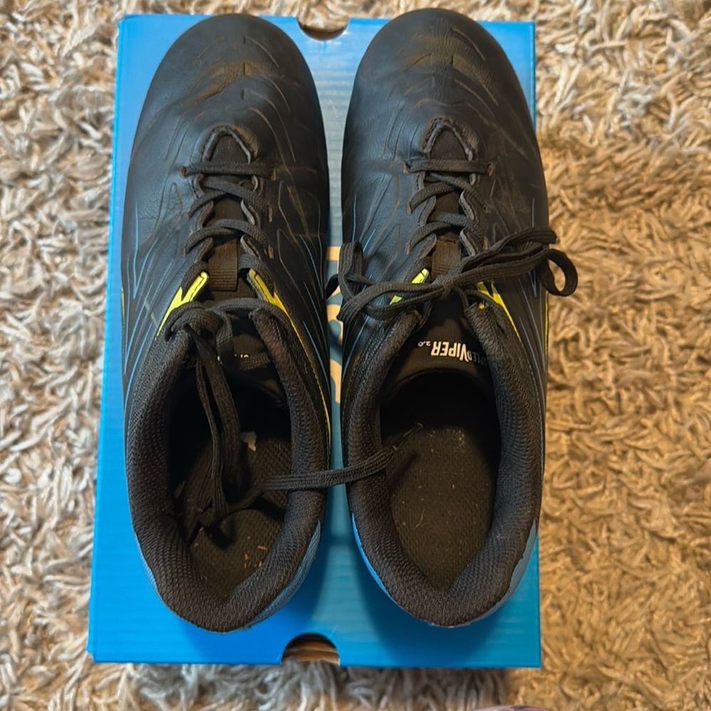 Soccer cleats kids DSG size 4 speed viper soccer cleats.